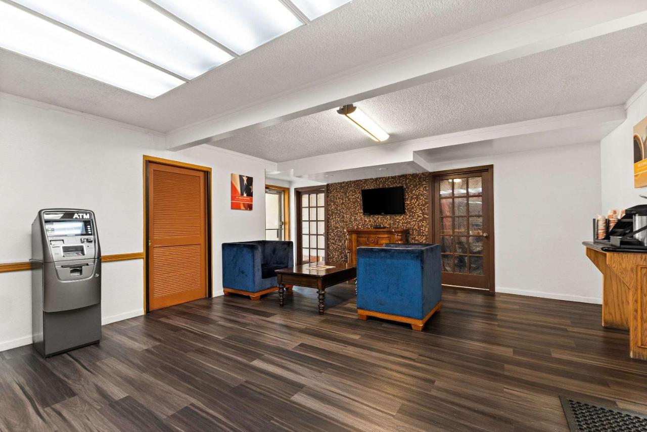 Rodeway Inn Brooklawn Екстер'єр фото