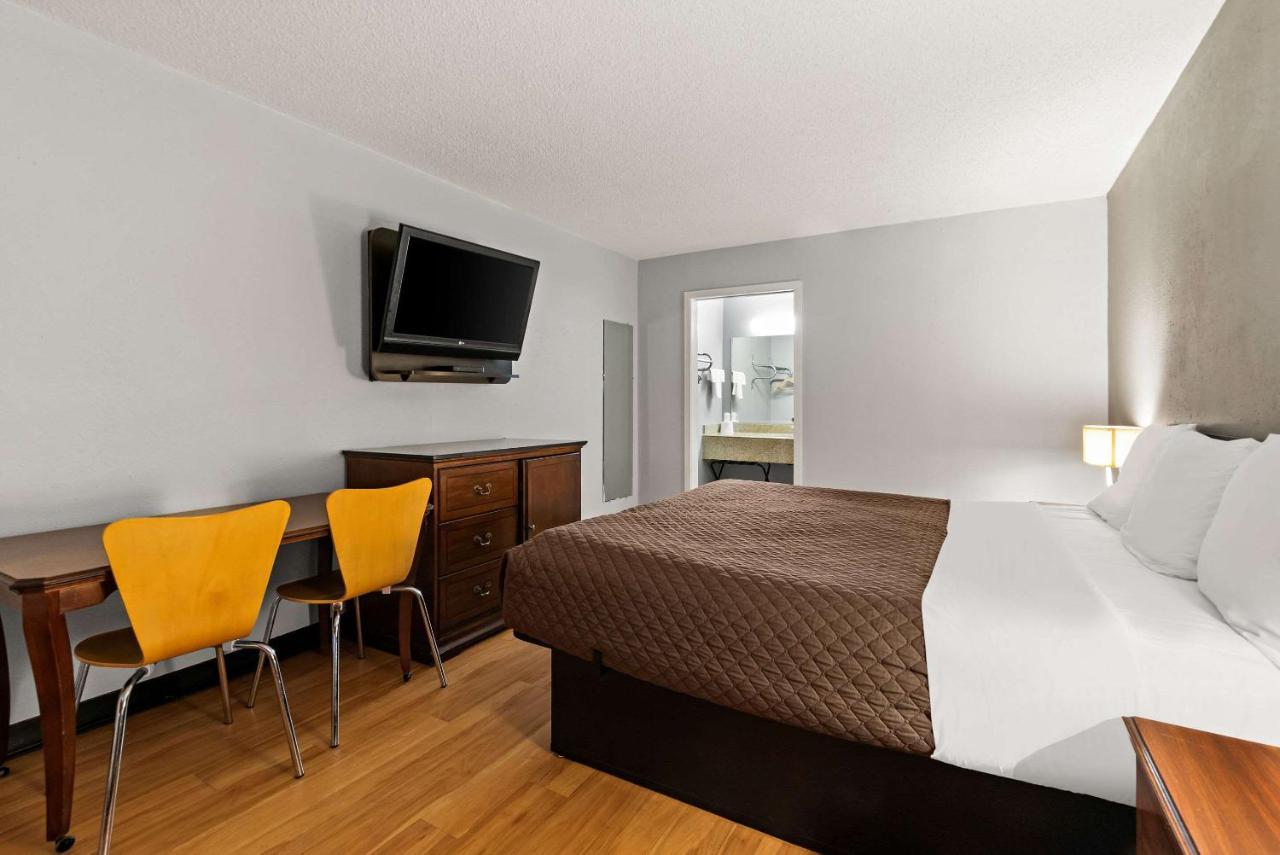 Rodeway Inn Brooklawn Екстер'єр фото