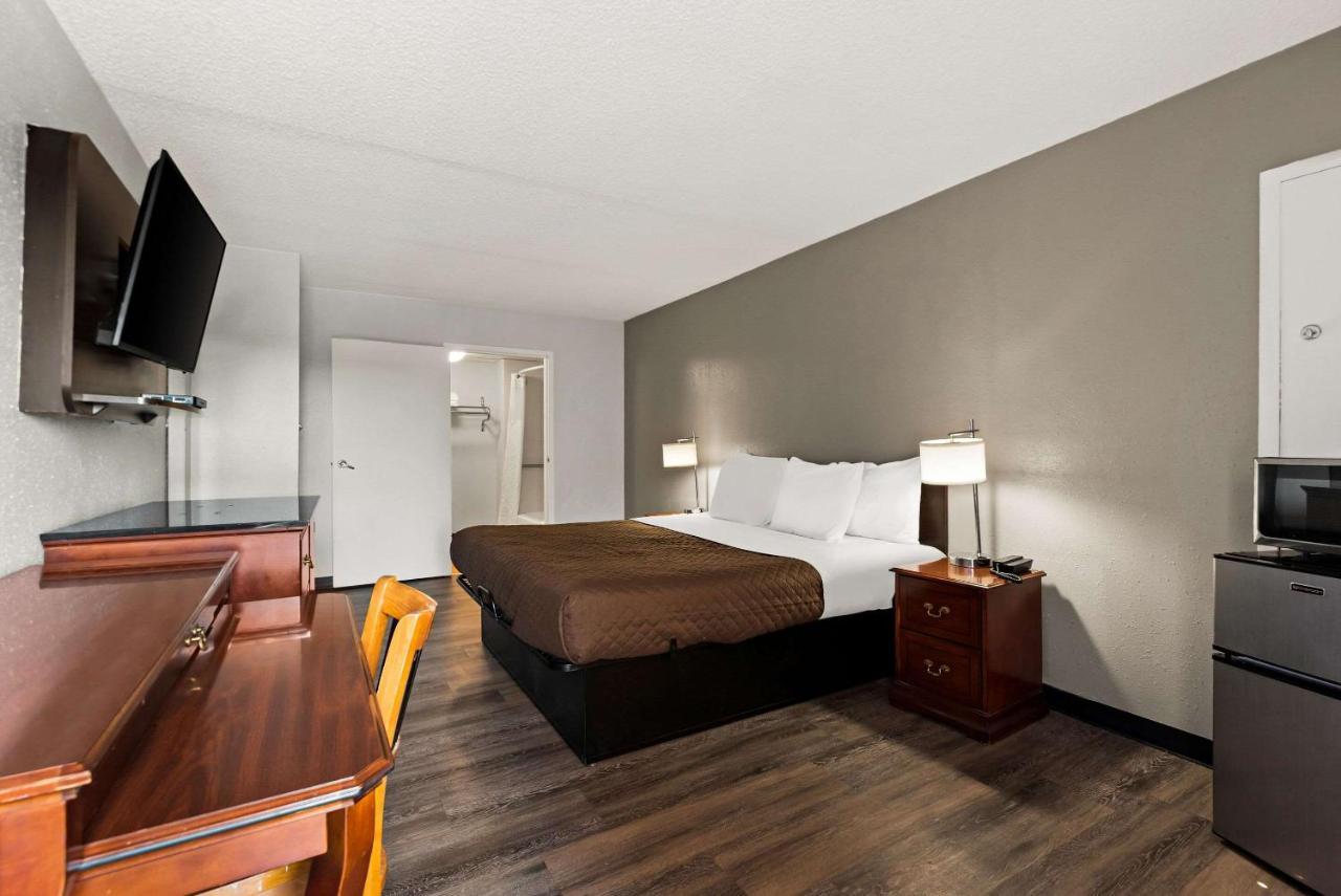 Rodeway Inn Brooklawn Екстер'єр фото