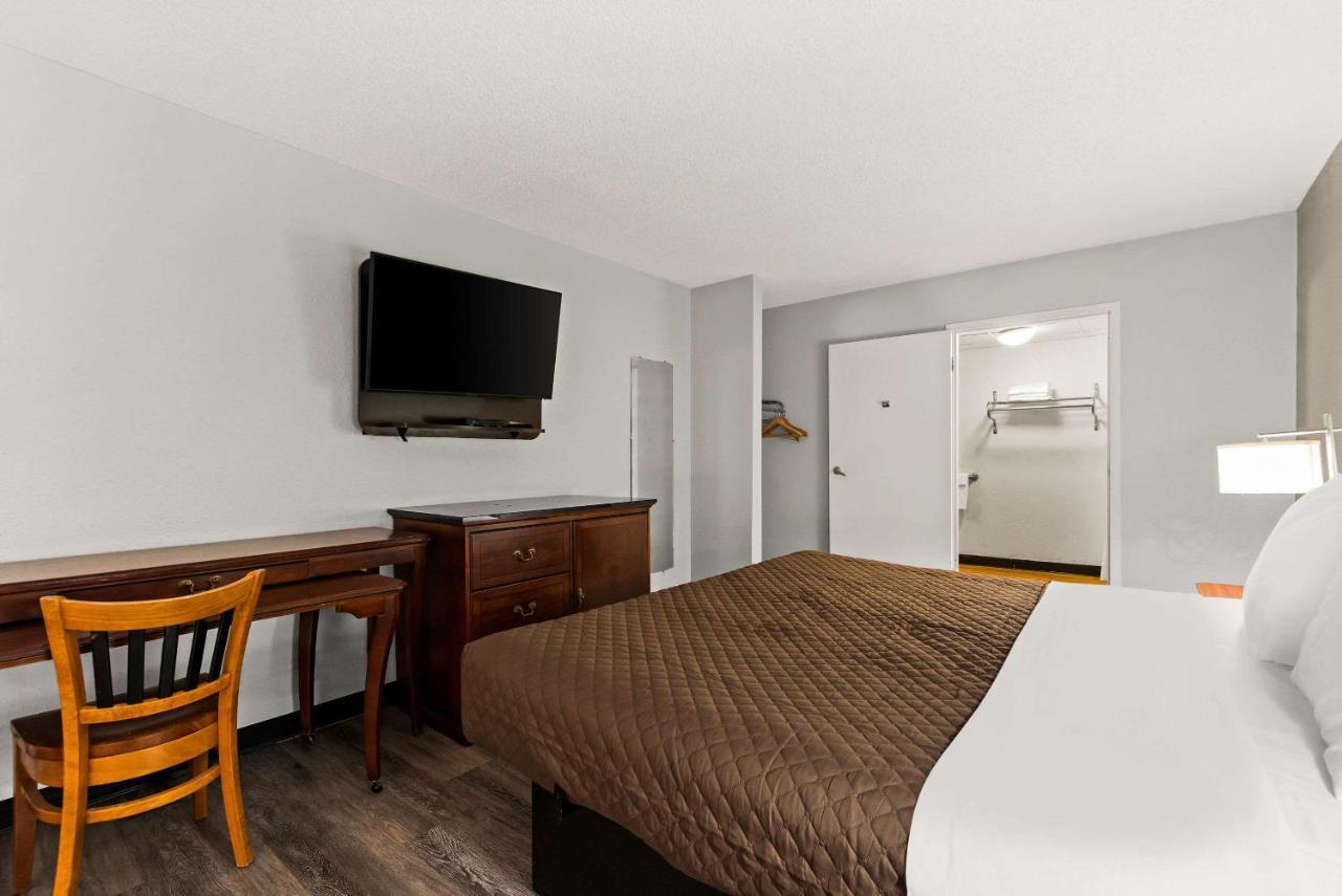 Rodeway Inn Brooklawn Екстер'єр фото