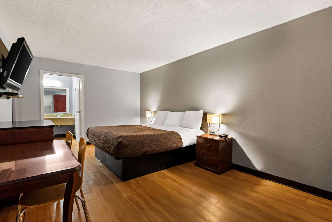 Rodeway Inn Brooklawn Екстер'єр фото