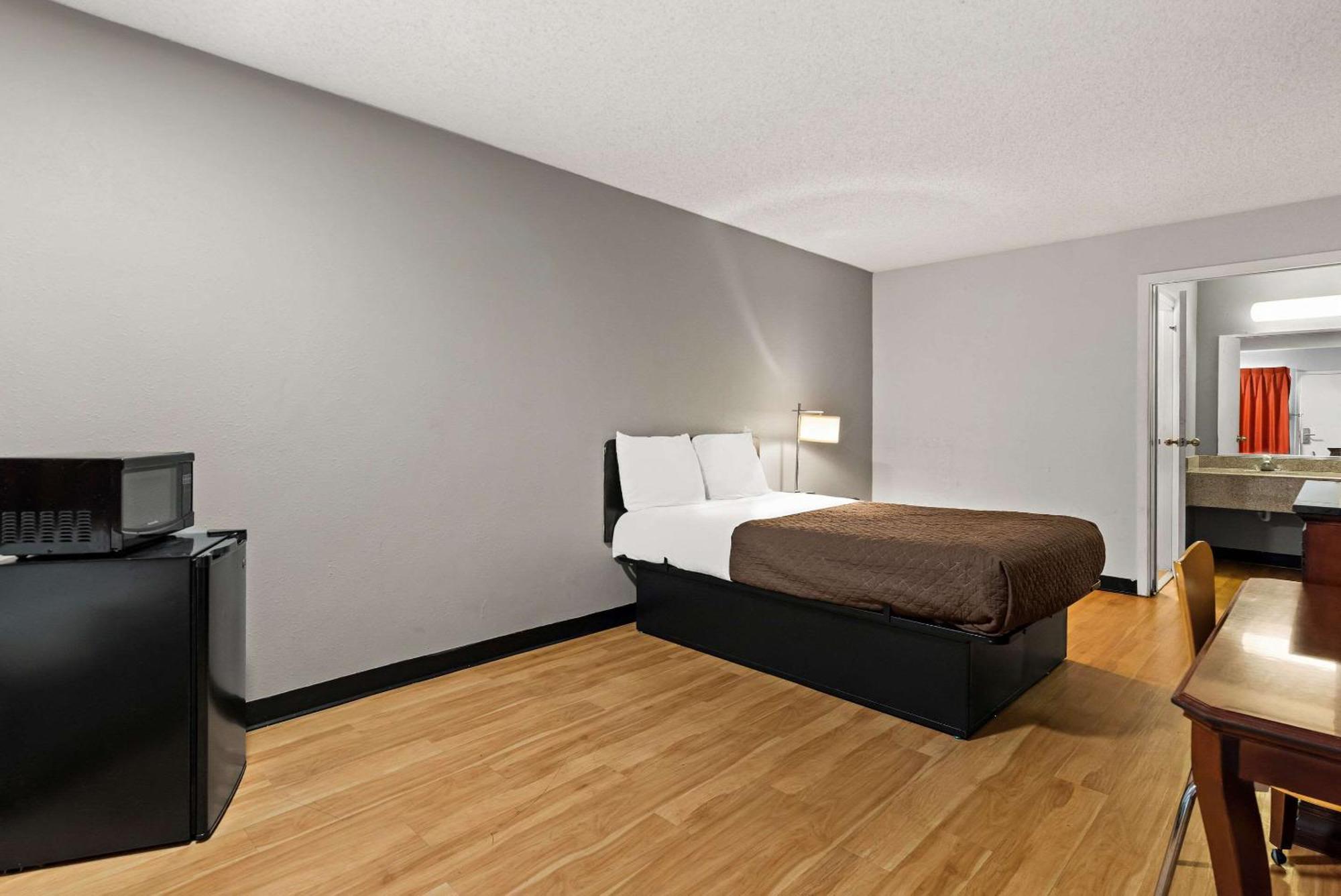 Rodeway Inn Brooklawn Екстер'єр фото