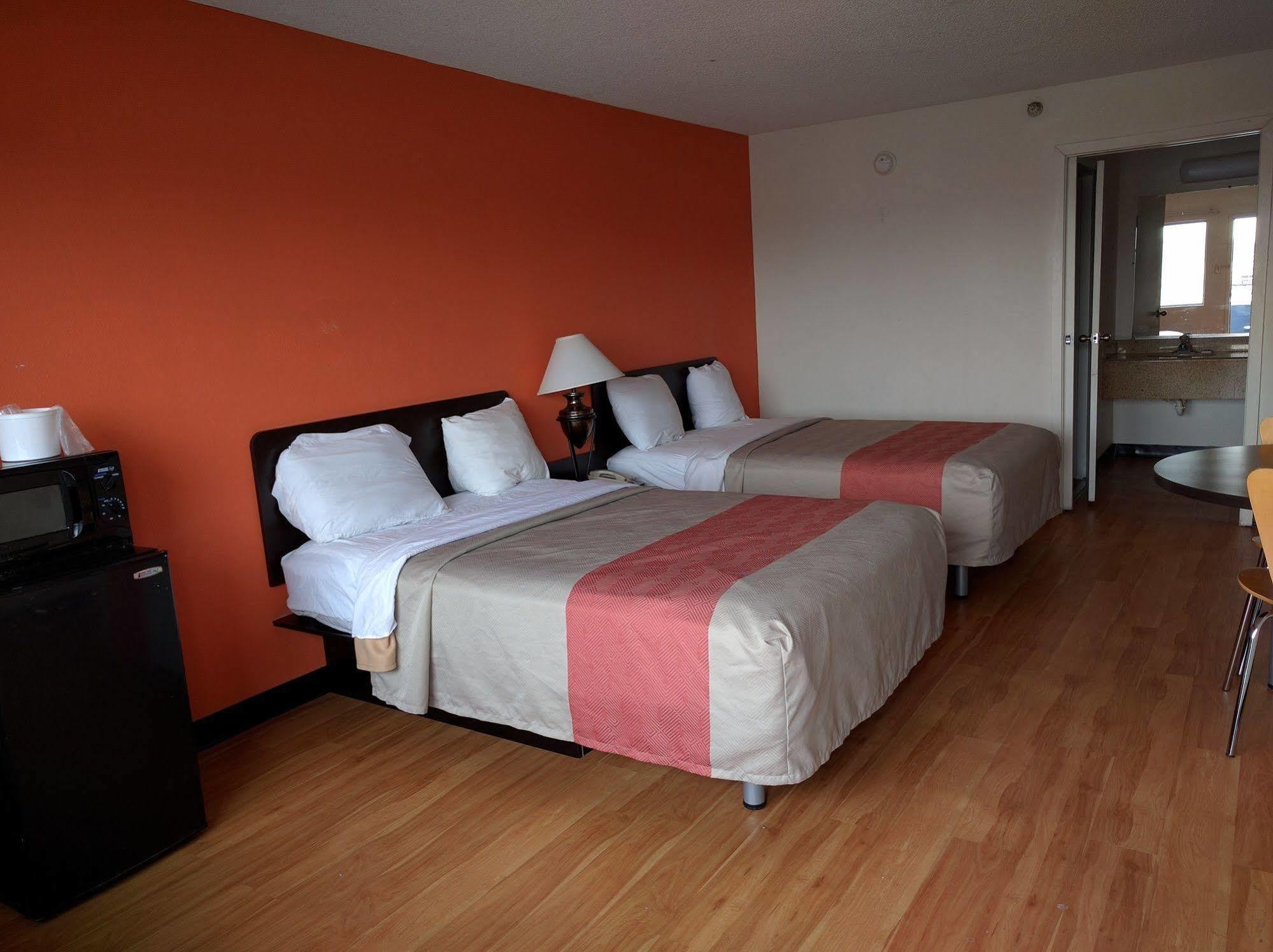 Rodeway Inn Brooklawn Екстер'єр фото