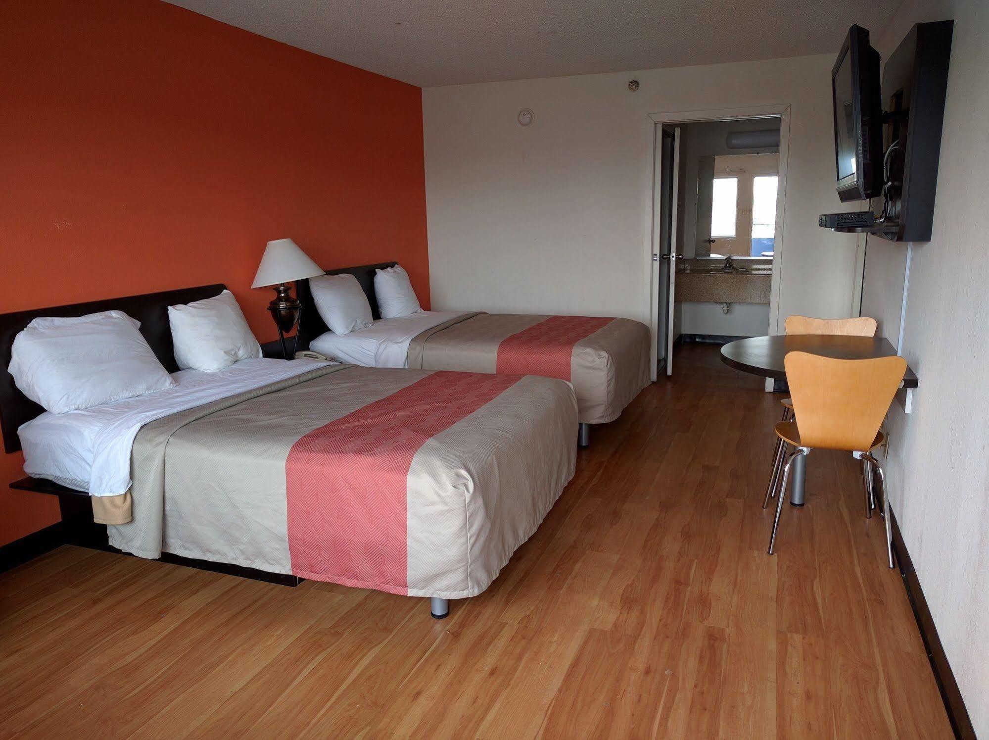 Rodeway Inn Brooklawn Екстер'єр фото