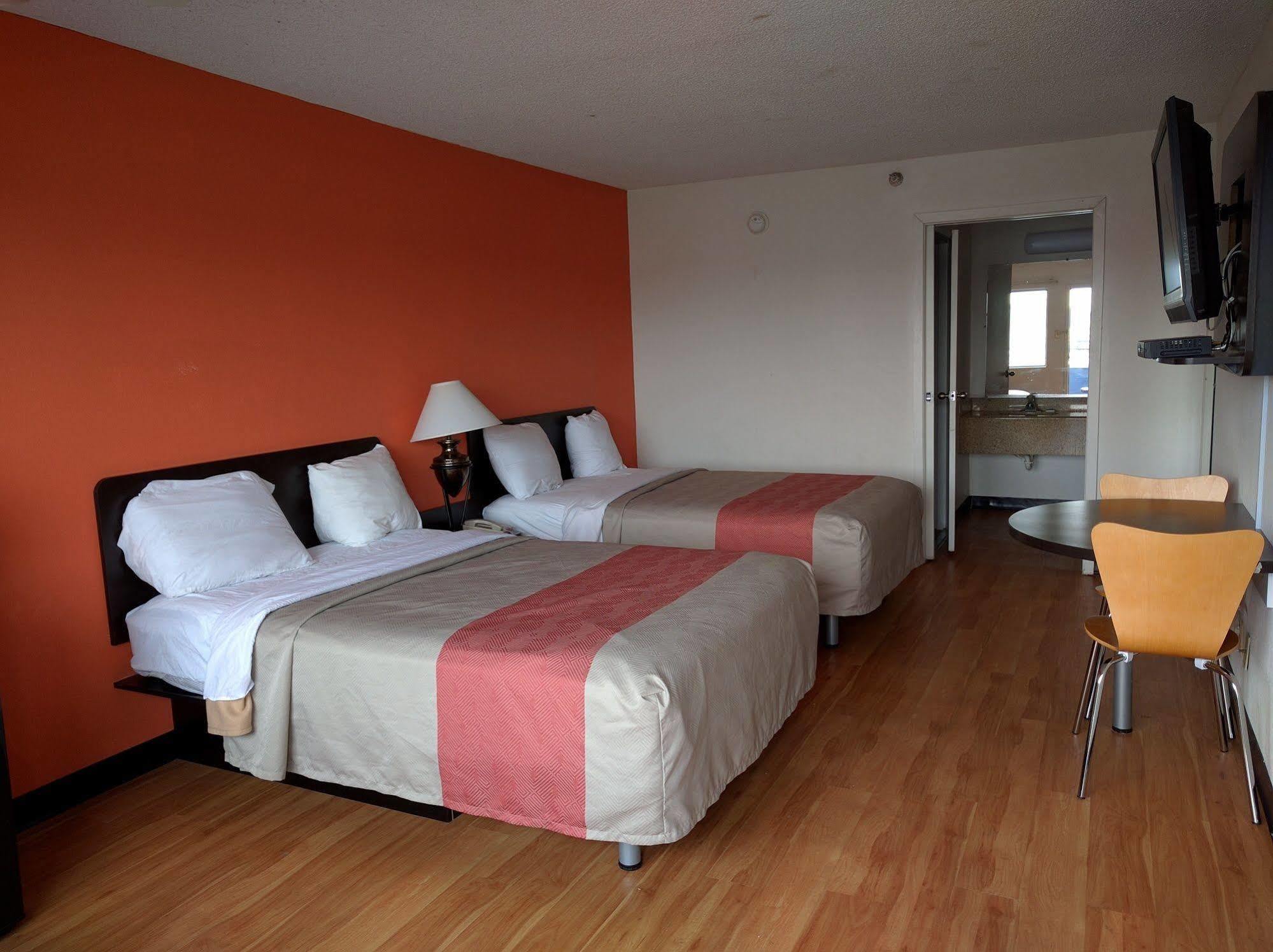 Rodeway Inn Brooklawn Екстер'єр фото